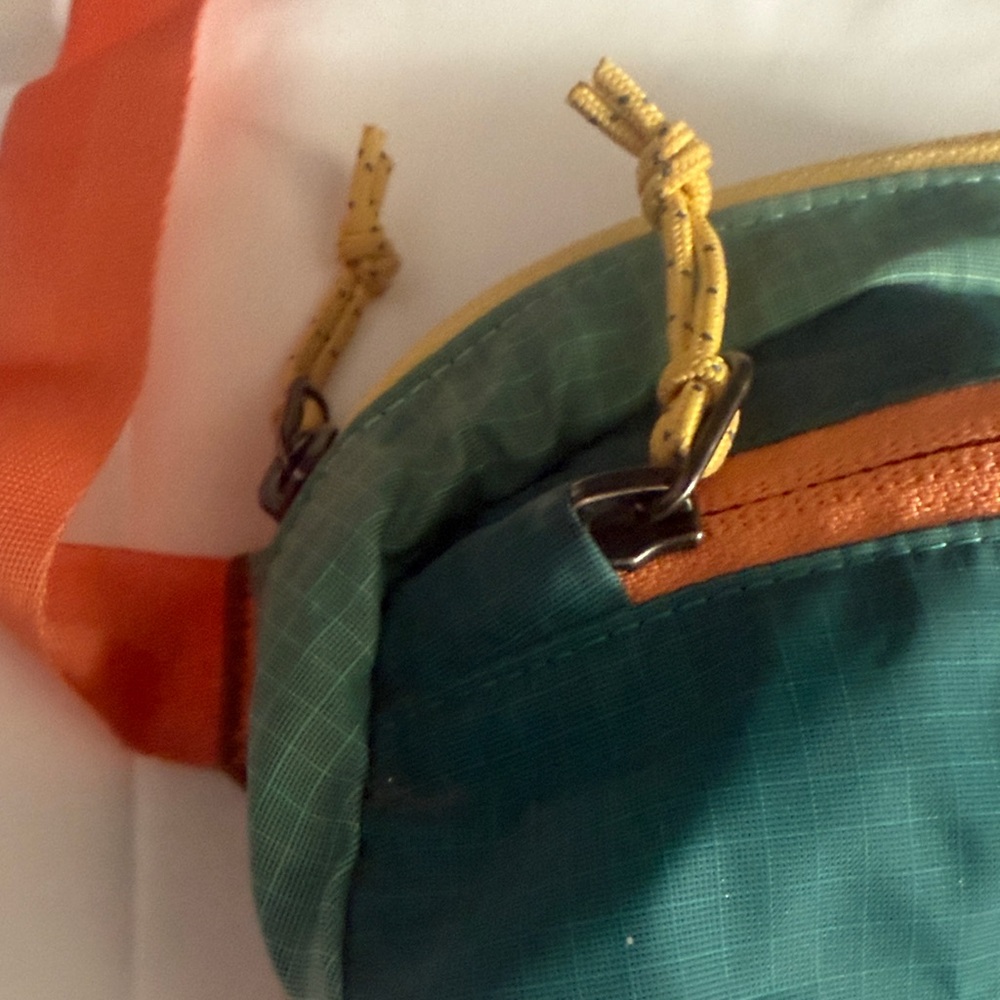 Patagonia Green Waist Pack with Orange Strap - Picture 3 of 6